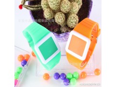 厂家供应新款硅胶手表　触摸LED新款硅手表　方形电子LED手表图1