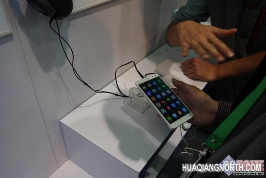 vivo X3土豪金 亮相第82届中国电子展