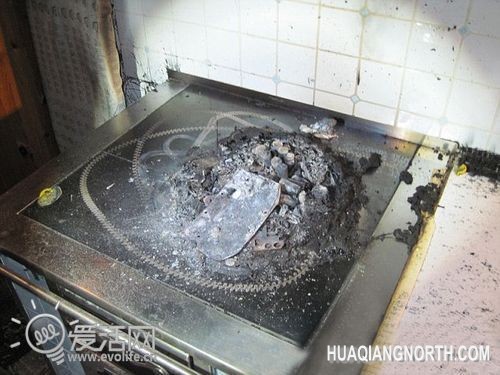 世界首例机器人自杀事件 清洁工作太累宁愿自焚
