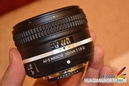 尼康AF-S 尼克尔50mm f/1.8G镜头特别版侧面图