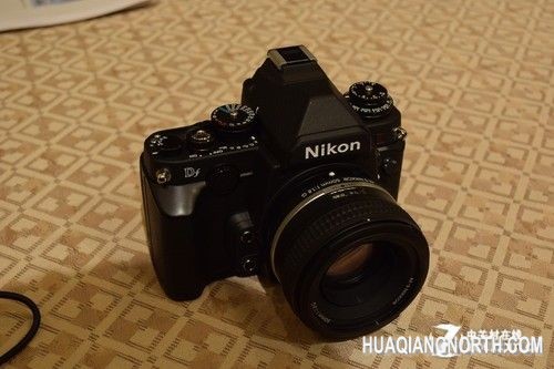 黑色版尼康Df