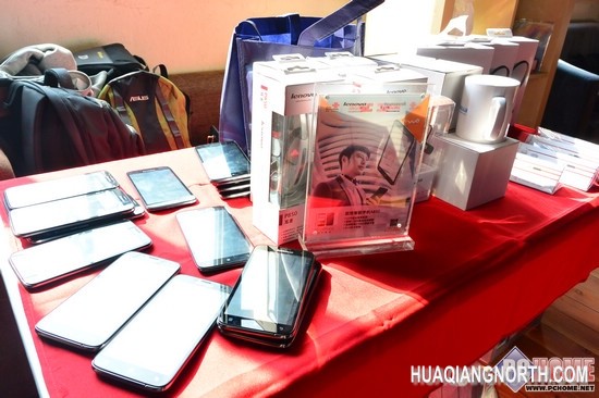 大屏视界澎湃四核 联想A850线下体验
