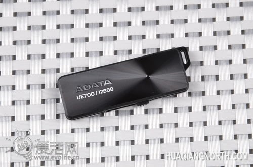 黑色极速漩涡 试用威刚UE700 128GB版USB3.0 U盘