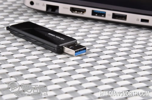 黑色极速漩涡 试用威刚UE700 128GB版USB3.0 U盘