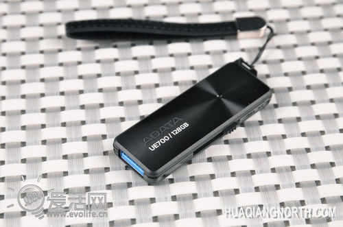 黑色极速漩涡 试用威刚UE700 128GB版USB3.0 U盘
