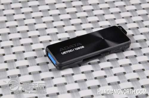 黑色极速漩涡 试用威刚UE700 128GB版USB3.0 U盘