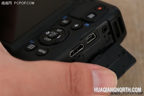 佳能G16机身侧面设置了高清接口、Micro USB接口和遥控接口