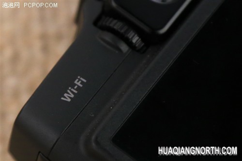 机身背面标注了这台机器内置了WiFi模块