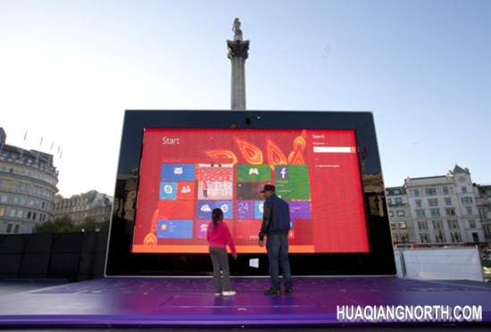 巨型Surface 2现身英国伦敦 不是模型是真机