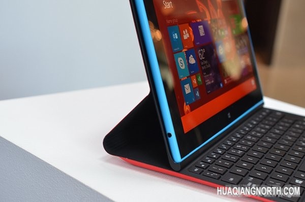 诺基亚Lumia 2520上手体验 与iPad竞争嫩了点