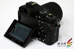 索尼α7R整体外观——翻折式LCD屏