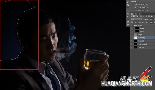 使用钢笔工具扣起模特头部