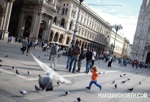 X-E2的快速启动时间、低快门时滞、7fps连拍及高速对焦，让它轻松捕捉街头随时发生的各种有趣画面。